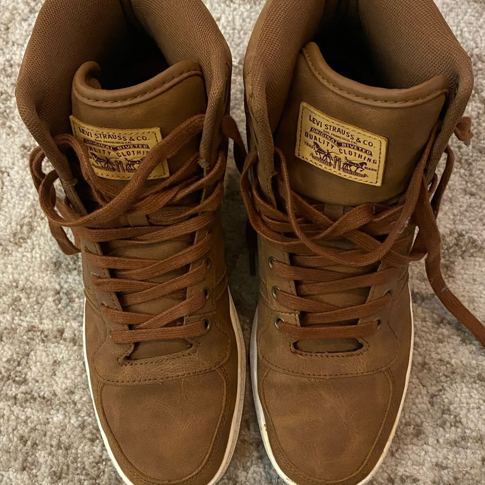 Levi’s boots size 9
